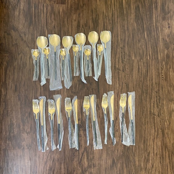 24-Piece Gold Silverware Set Gold Utensils Set for 6, Gold Spoons and Fo… - Picture 2 of 15